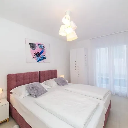 Luxury 4* Rachel *